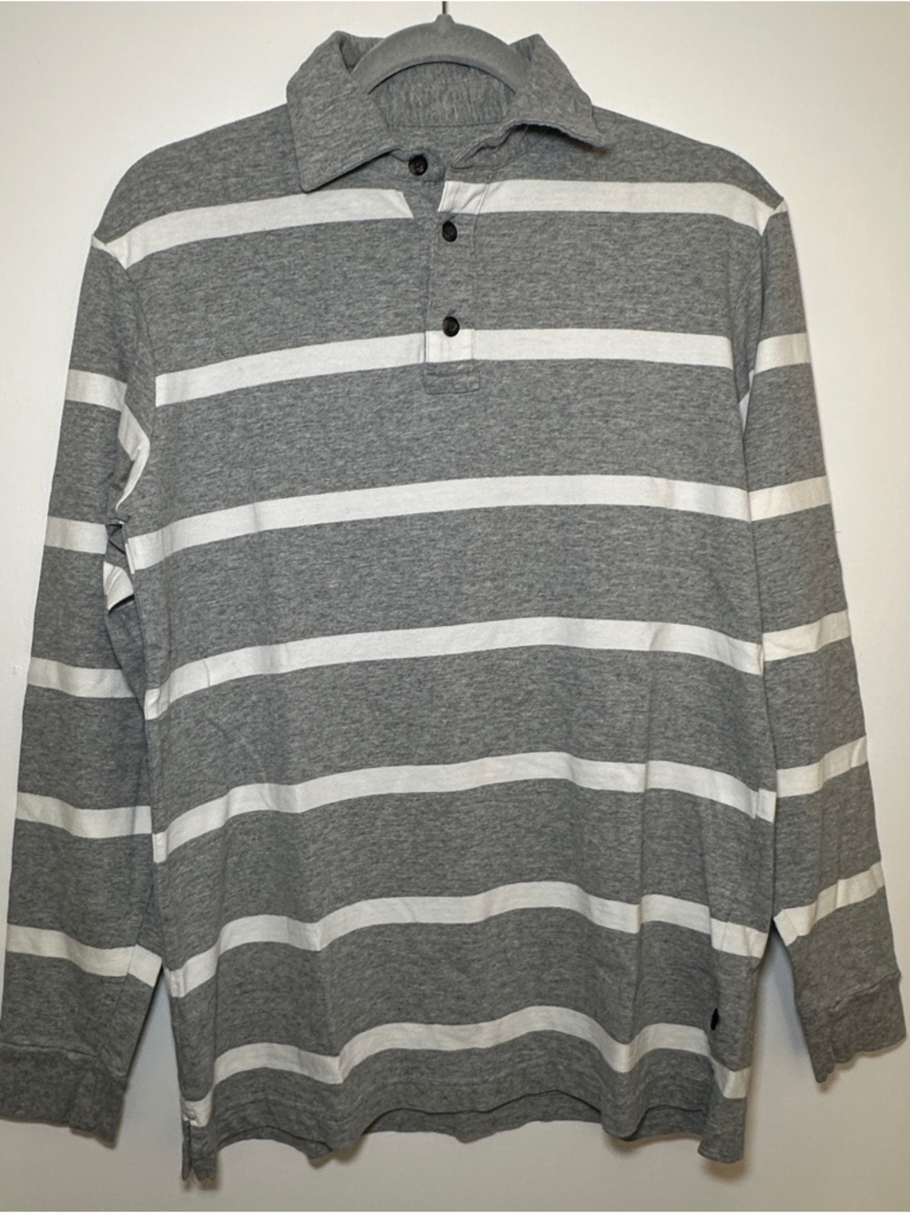 Men's Gray & White Striped Long-Sleeve Polo Shirt